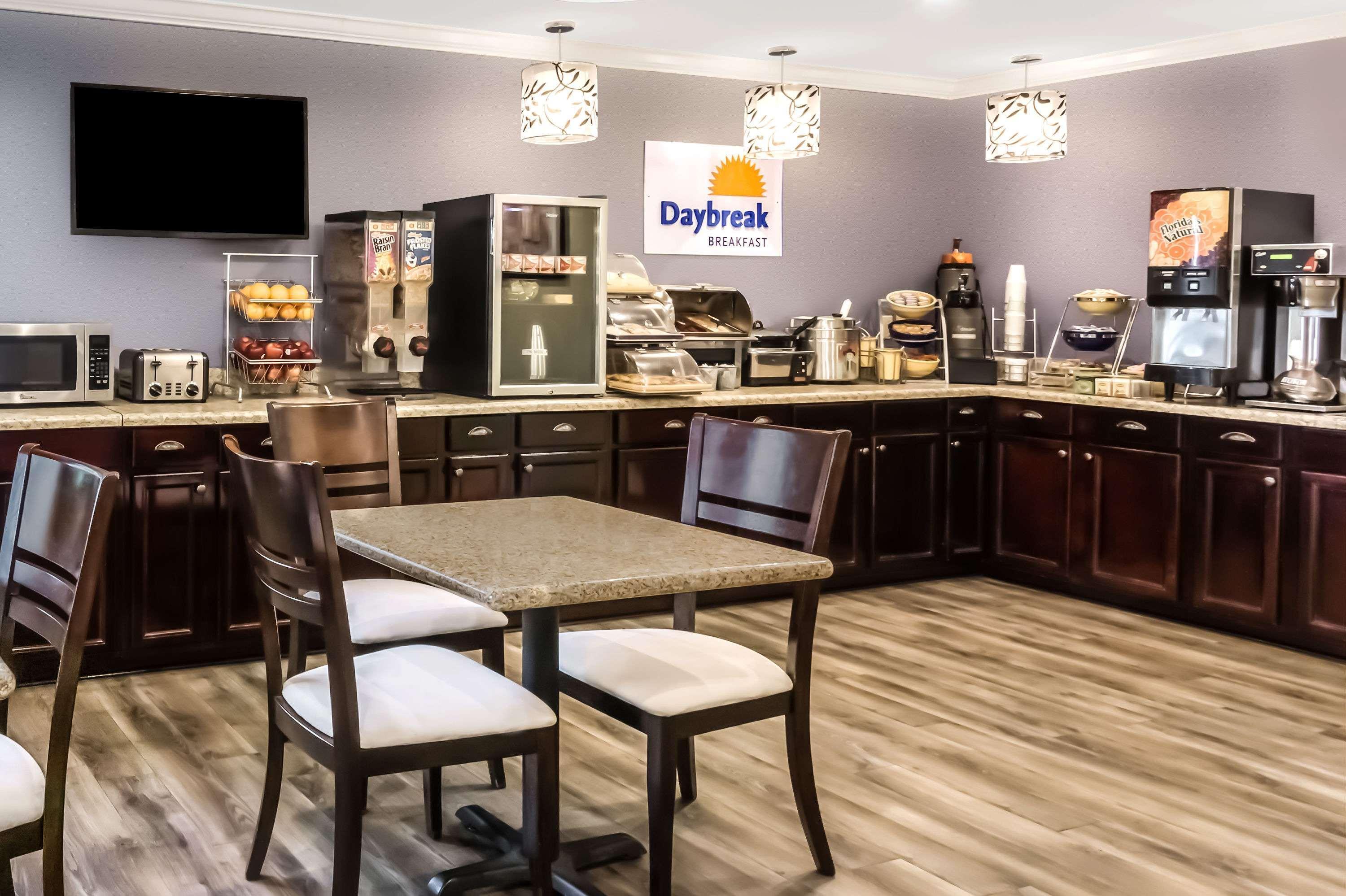 Days Inn Blakely Экстерьер фото