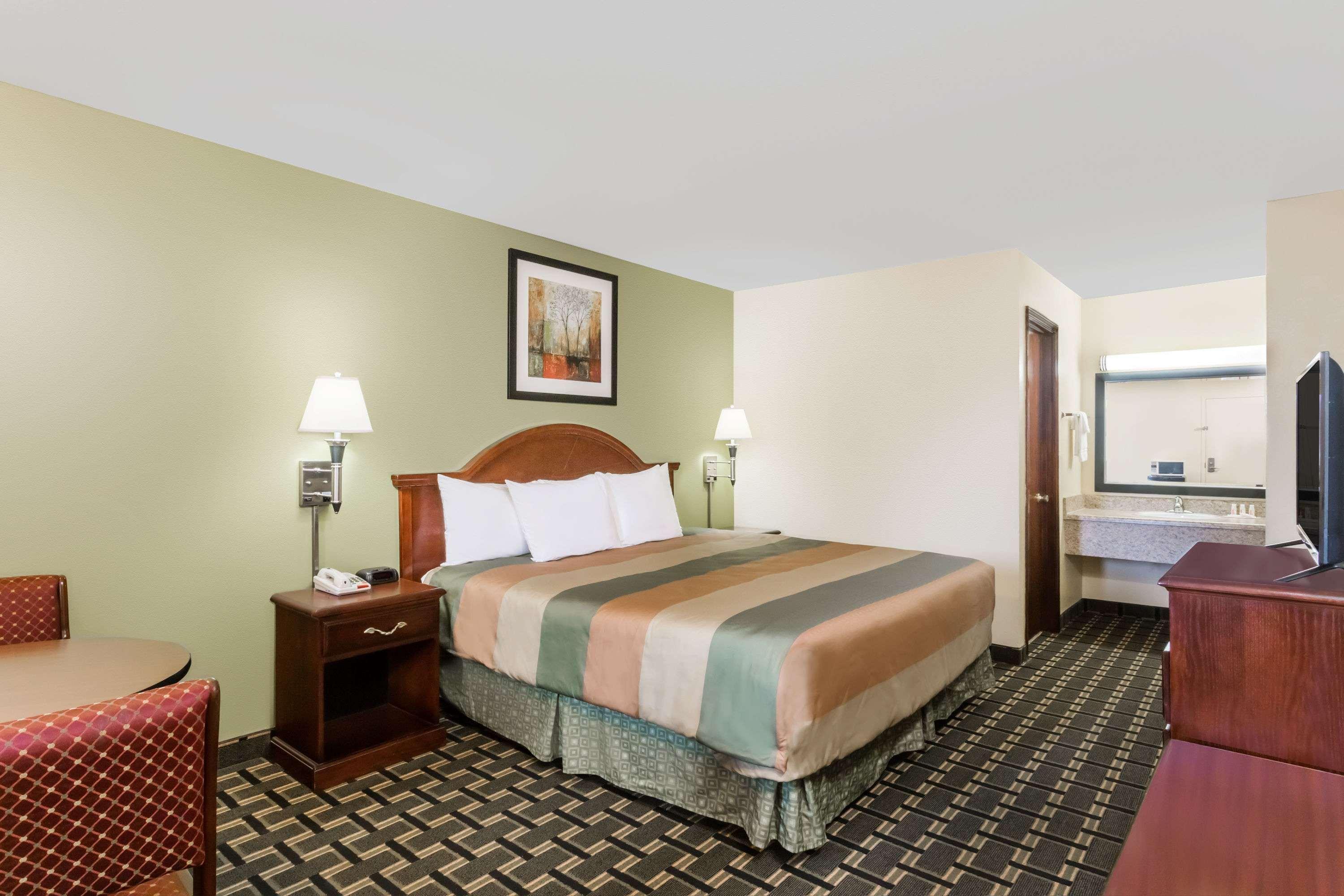 Days Inn Blakely Экстерьер фото